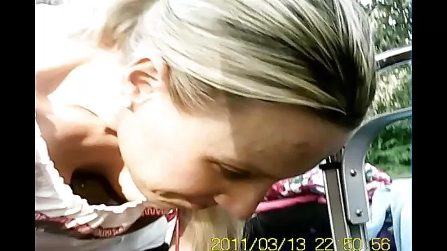 Mamá gritona porno hablado en espanol se somete a golpes intensos en el coño como pago