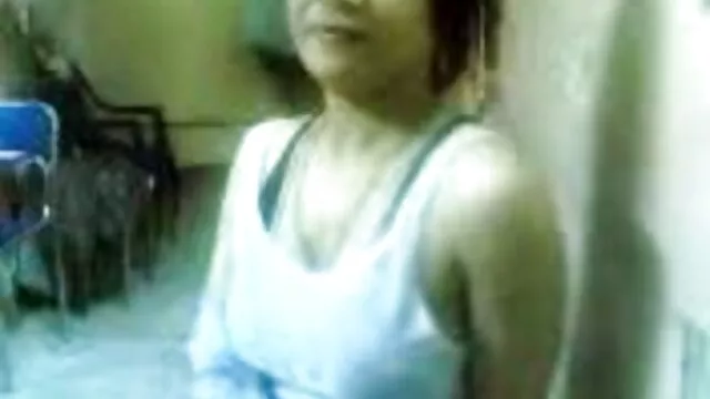 Sofá porno del bueno español follando adolescente con tetas perfectas